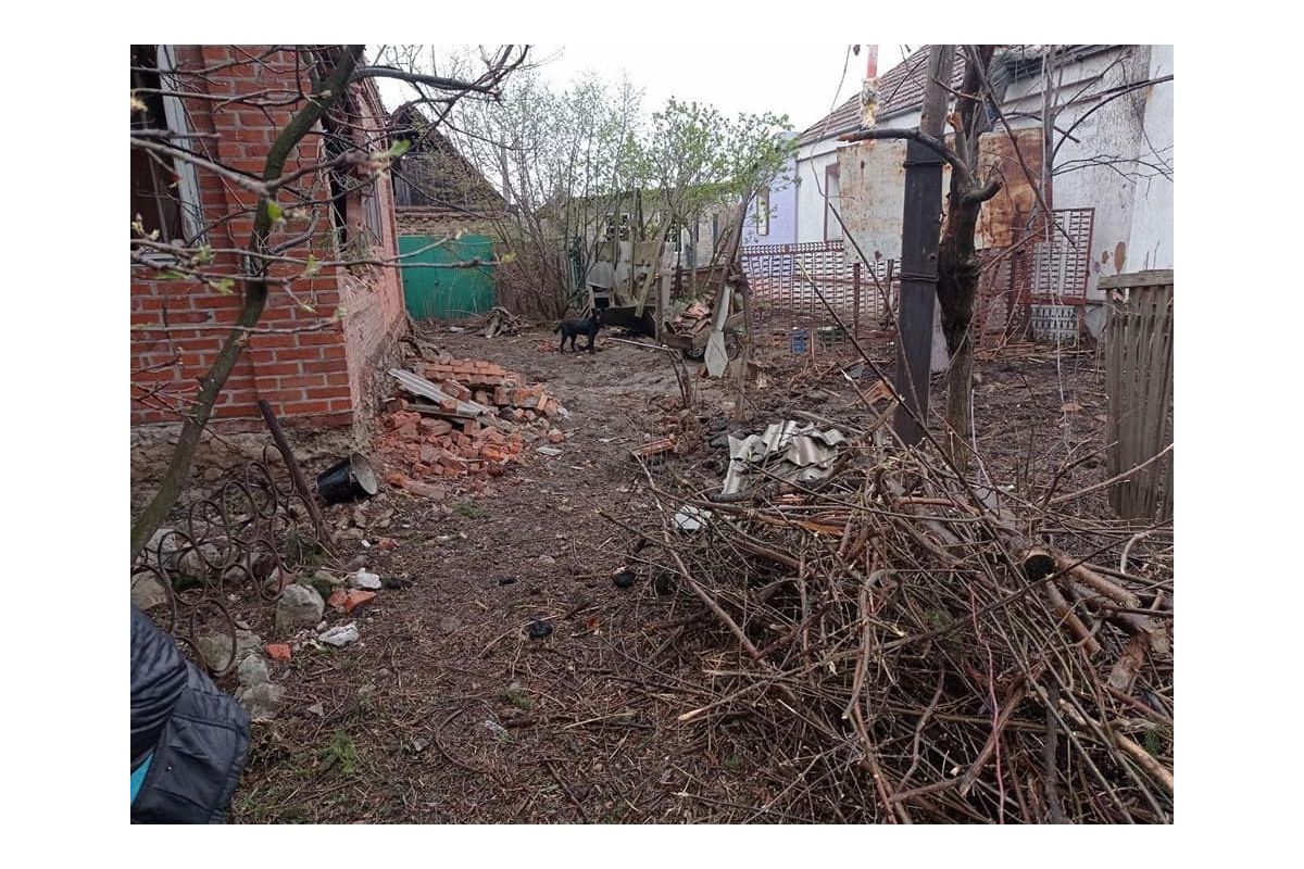 І знову загиблі та поранені – ворожа армія рф розстрілює мирних українців на трасах, у містах і селищах та руйнує житлові квартали Донеччини І знову загиблі та поранені – ворожа армія рф розстрілює мирних українців на трасах, у містах і селищах та руйнує житлові квартали Донеччини