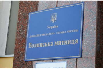 Набивший руку на поборах с «евробляхеров» Тарас Кравченко претендует на пост начальника Волынской таможни Набивший руку на поборах с «евробляхеров» Тарас Кравченко претендует на пост начальника Волынской таможни