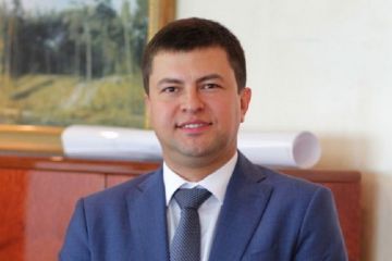 Жена замглавы АМПУ скупает землю и получает десятки тысяч гривен материальной помощи Жена замглавы АМПУ скупает землю и получает десятки тысяч гривен материальной помощи