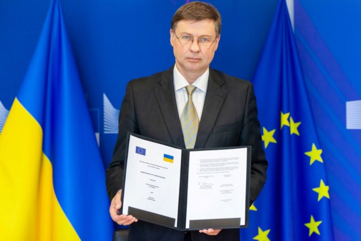 ЄС та Україна підписали меморандум про 1 мільярд євро екстреної макрофінансової допомоги ЄС та Україна підписали меморандум про 1 мільярд євро екстреної макрофінансової допомоги
