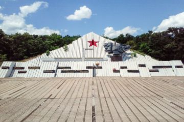 На Дніпропетровщині реставрують меморіал на честь героїв форсування Дніпра На Дніпропетровщині реставрують меморіал на честь героїв форсування Дніпра