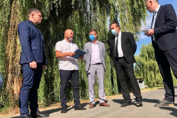 На Винниччине Гройсман спрятался от Борзова на встрече в Пищанке (Видео) На Винниччине Гройсман спрятался от Борзова на встрече в Пищанке (Видео)