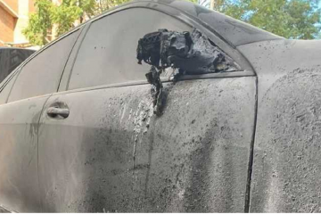 В Киеве подожгли Mercedes политика: подозревают конкурентов на выборах  В Киеве подожгли Mercedes политика: подозревают конкурентов на выборах