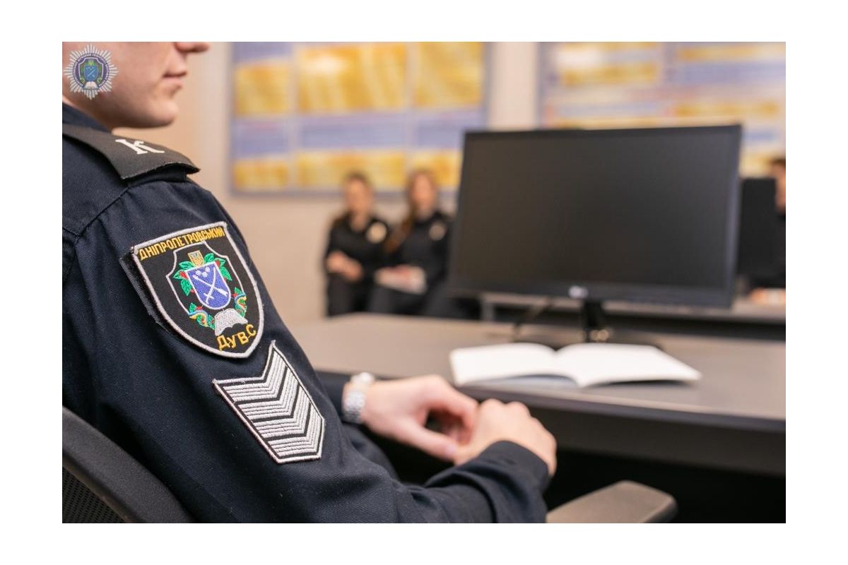 У Дніпрі майбутні правоохоронці врятували людину й заразом затримали наркомана У Дніпрі майбутні правоохоронці врятували людину й заразом затримали наркомана