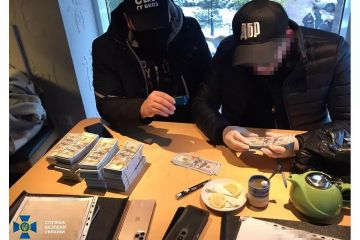 СБУ затримала двох киян, які обіцяли за півмільйона доларів вирішити бізнес-питання через нібито зв’язки у керівництві Офісу Генпрокурора СБУ затримала двох киян, які обіцяли за півмільйона доларів вирішити бізнес-питання через нібито зв’язки у керівництві Офісу Генпрокурора