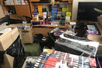 На Київщині викрито нелегальний канал постачання алкоголю та тютюнових виробів сумнівної якості до торговельних мереж області (ФОТО) На Київщині викрито нелегальний канал постачання алкоголю та тютюнових виробів сумнівної якості до торговельних мереж області (ФОТО)