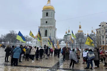 ​В Києві рідні полонених українських захисників зібрались на акцію півріччя виходу бійців з "Азовсталі"