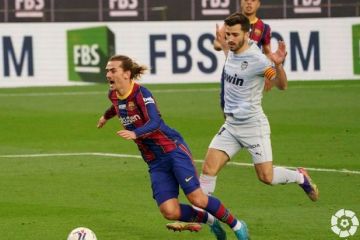 Примера. 14-й тур. Барселона - Валенсия 2:2. С бывшими отношения не клеятся Примера. 14-й тур. Барселона - Валенсия 2:2. С бывшими отношения не клеятся