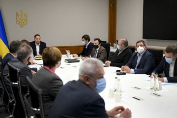 Глава офиса президента Андрей Ермак обсудил с ФОПами проблемы микробизнеса Глава офиса президента Андрей Ермак обсудил с ФОПами проблемы микробизнеса