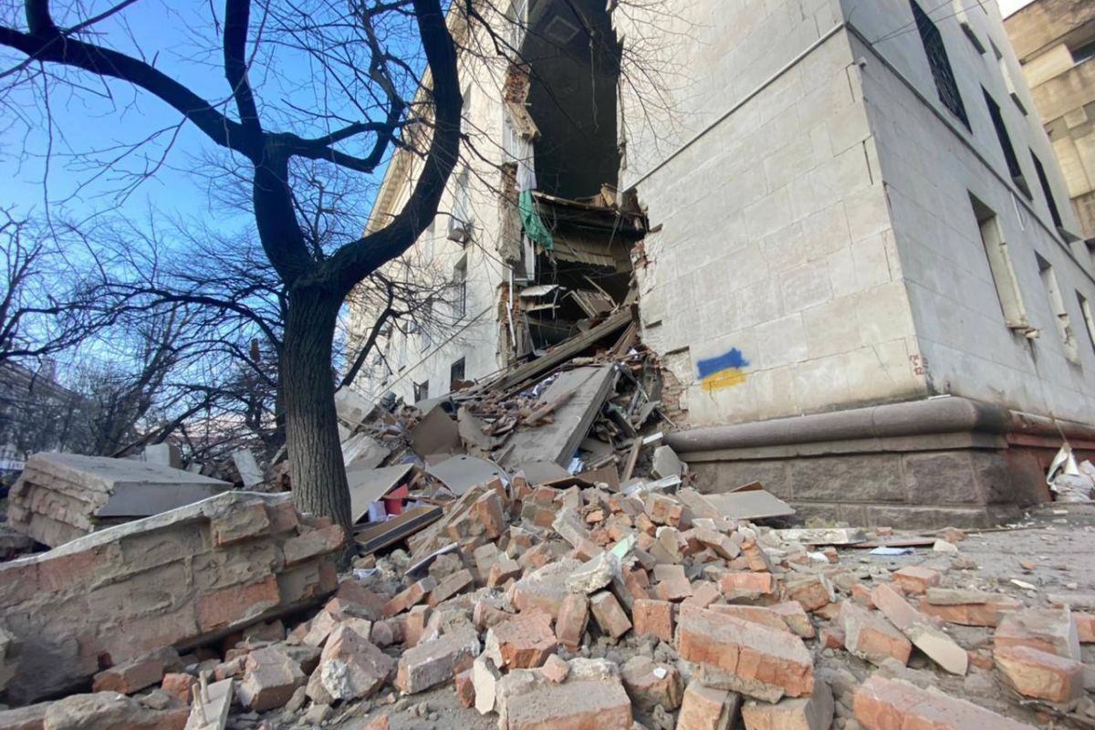 Окупанти вкотре обстріляли центр Херсону Окупанти вкотре обстріляли центр Херсону
