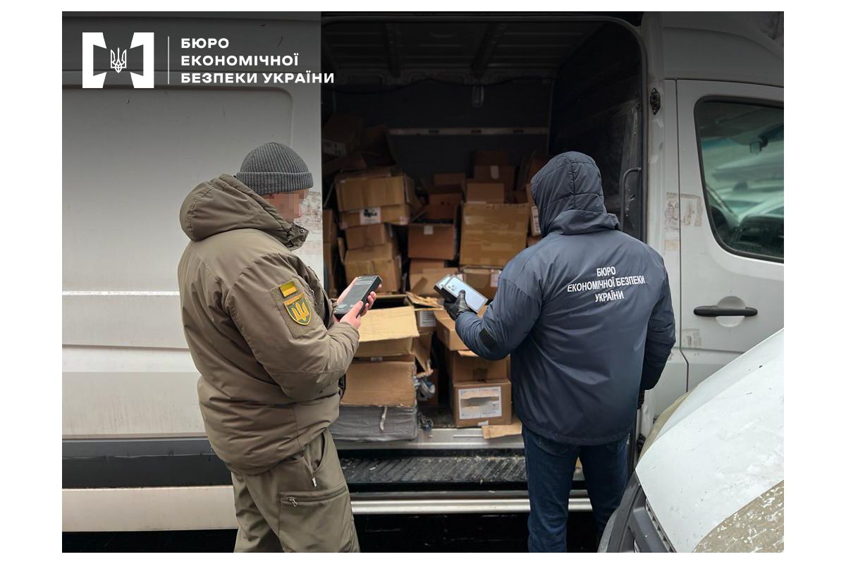 За матеріалами БЕБ закарпатським митникам повідомлено про підозру у сприянні незаконному ввезенню електроніки в Україну За матеріалами БЕБ закарпатським митникам повідомлено про підозру у сприянні незаконному ввезенню електроніки в Україну