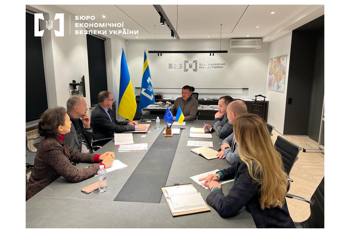 БЕБ та Європейський інвестиційний банк спільно розслідуватимуть порушення у сфері державних закупівель та матеріально-технічної допомоги. БЕБ та Європейський інвестиційний банк спільно розслідуватимуть порушення у сфері державних закупівель та матеріально-технічної допомоги.