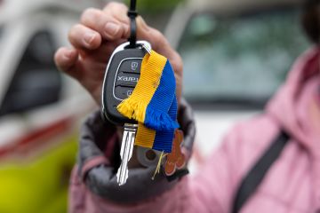Україна отримала 10 автівок швидкої допомоги від Південної Кореї Україна отримала 10 автівок швидкої допомоги від Південної Кореї