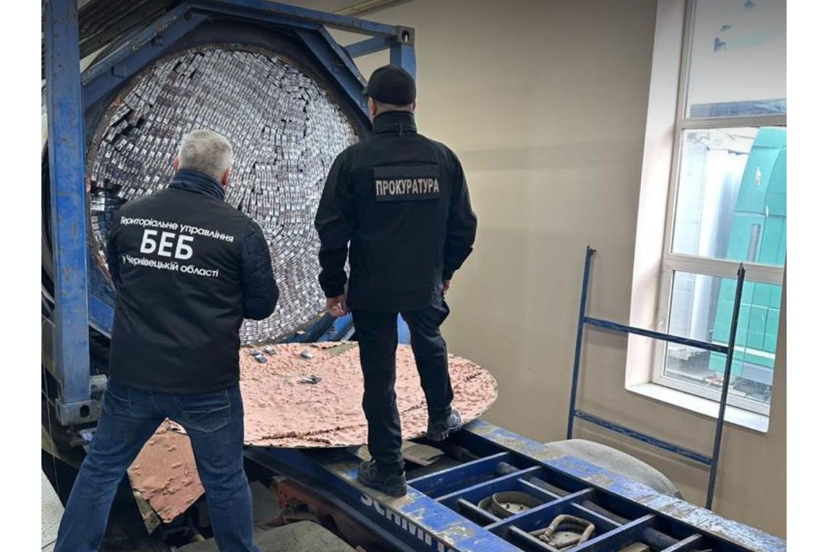 БЕБ розслідує спробу вивозу за кордон цигарок в цистерні з олією БЕБ розслідує спробу вивозу за кордон цигарок в цистерні з олією