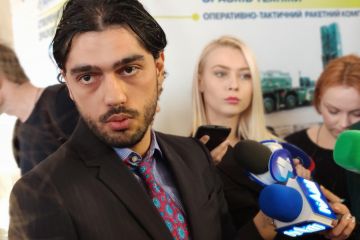 «Театр абсурду імені Лероса»: Голова ДПС Верланов із «королем конвертів» Костюком насхемили на чималий тюремний строк, але Єрмака туди прив’язати – це смішно. Документи Лероса написані по журналістських статтях! «Театр абсурду імені Лероса»: Голова ДПС Верланов із «королем конвертів» Костюком насхемили на чималий тюремний строк, але Єрмака туди прив’язати – це смішно. Документи Лероса написані по журналістських статтях!