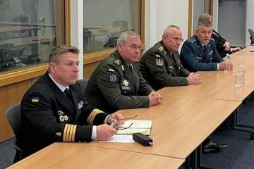 УКРАЇНА ТА ВЕЛИКА БРИТАНІЯ ДОМОВИЛИСЯ ПРО ПОСИЛЕННЯ ВІЙСЬКОВОЇ СПІВПРАЦІ УКРАЇНА ТА ВЕЛИКА БРИТАНІЯ ДОМОВИЛИСЯ ПРО ПОСИЛЕННЯ ВІЙСЬКОВОЇ СПІВПРАЦІ