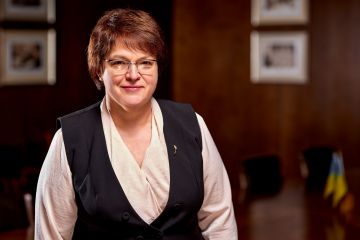 Замминистра здравоохранения задекларировала акции скандальной строительной компании и 130 тысяч долларов сбережений Замминистра здравоохранения задекларировала акции скандальной строительной компании и 130 тысяч долларов сбережений