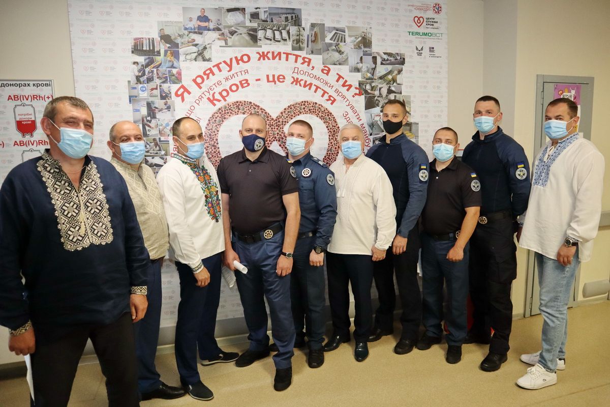 Співробітники Служби судової охорони здали кров для маленьких пацієнтів Дитячої спеціалізованої лікарні “Охматдит”, які постраждали в ДТП Співробітники Служби судової охорони здали кров для маленьких пацієнтів Дитячої спеціалізованої лікарні “Охматдит”, які постраждали в ДТП