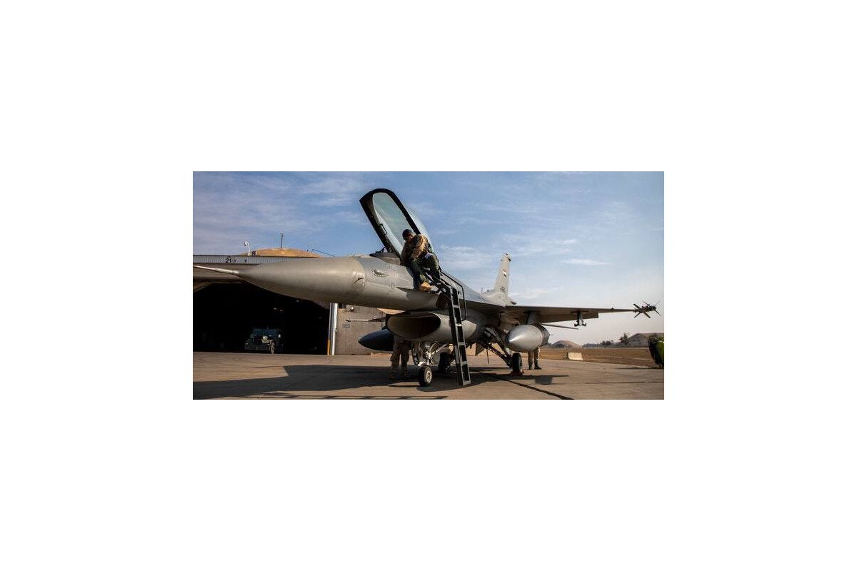 Україна сподівається отримати багатоцільові винищувачі F-16 восени 2023 року. Про це повідомив радник Міноборони Юрій Сак Україна сподівається отримати багатоцільові винищувачі F-16 восени 2023 року. Про це повідомив радник Міноборони Юрій Сак