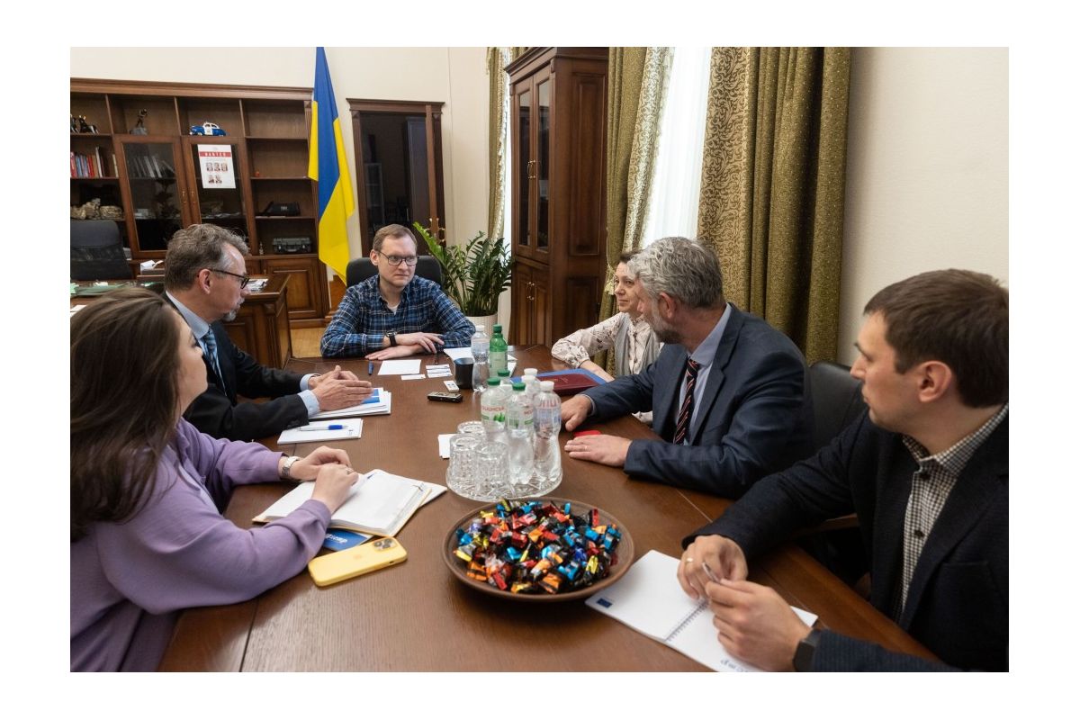 Заступник керівника ОП зустрівся з Міжнародної комісією. Обговорили питання зниклих безвісти Заступник керівника ОП зустрівся з Міжнародної комісією. Обговорили питання зниклих безвісти