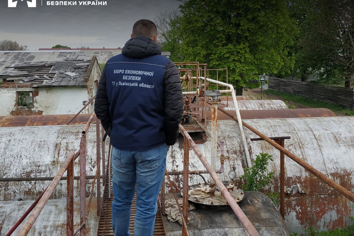 БЕБ зупинило нелегальне виробництво нафтопродуктів на Львівщині БЕБ зупинило нелегальне виробництво нафтопродуктів на Львівщині
