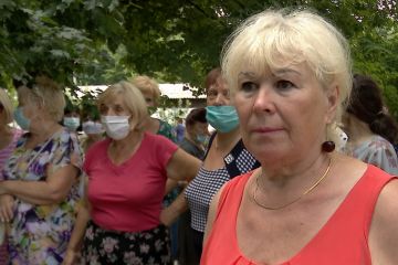 Жителі Гідропаркової перекривали дорогу через активний рух транспорту біля свого будинку Жителі Гідропаркової перекривали дорогу через активний рух транспорту біля свого будинку