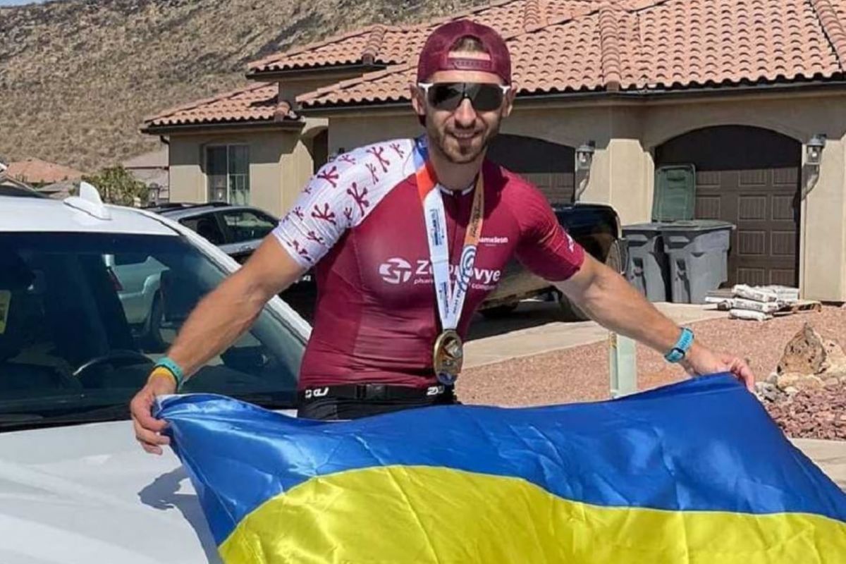 Тріатлоніст з Харкова зібрав 400 тисяч гривень для військових, подолавши дистанцію Ironman Тріатлоніст з Харкова зібрав 400 тисяч гривень для військових, подолавши дистанцію Ironman