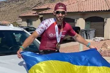 ​Тріатлоніст з Харкова зібрав 400 тисяч гривень для військових, подолавши дистанцію Ironman