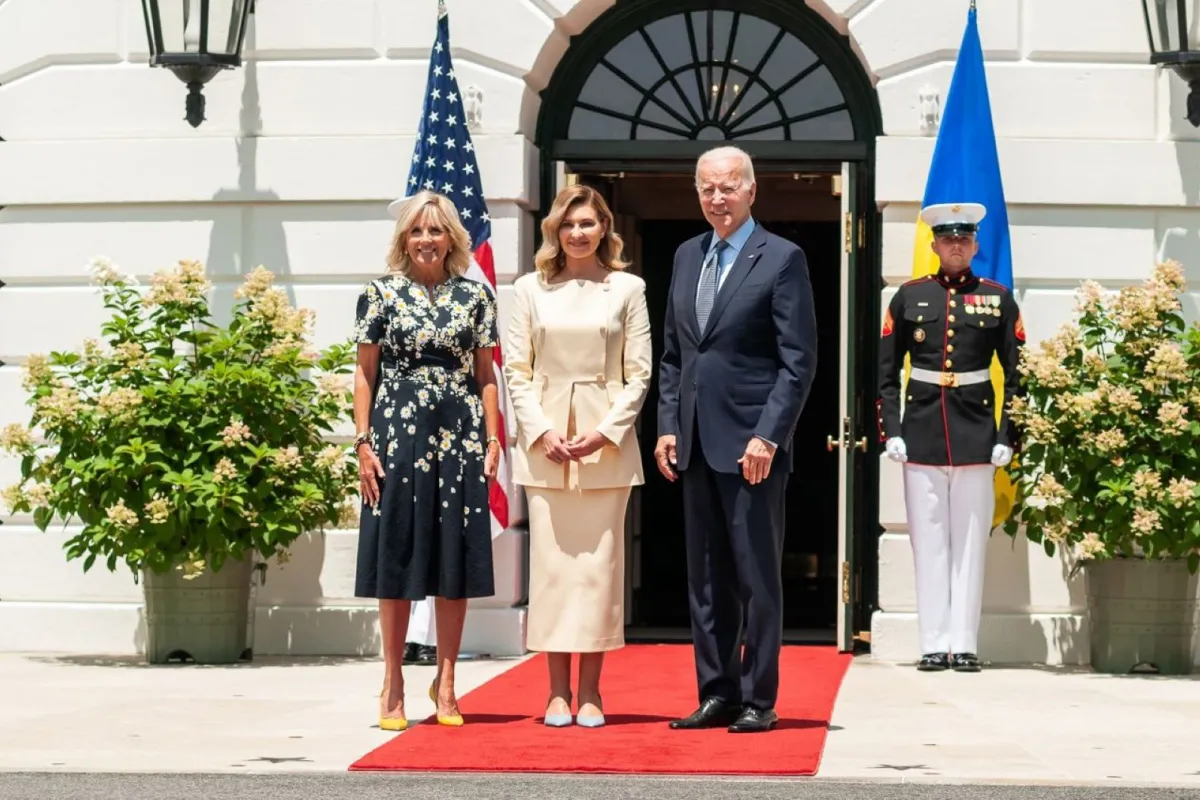 Перша леді України Олена Зеленська зустрілася в Білому домі з американською першою леді Джилл Байден і президентом США Джо Байденом