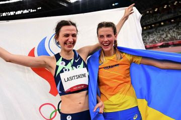 Українська стрибунка Ярослава Магучіх шкодує про спільне фото з росіянкою Марією Ласіцкене на Олімпіаді та стверджує, що після повномасштабного вторгнення РФ в Україну все змінилося Українська стрибунка Ярослава Магучіх шкодує про спільне фото з росіянкою Марією Ласіцкене на Олімпіаді та стверджує, що після повномасштабного вторгнення РФ в Україну все змінилося