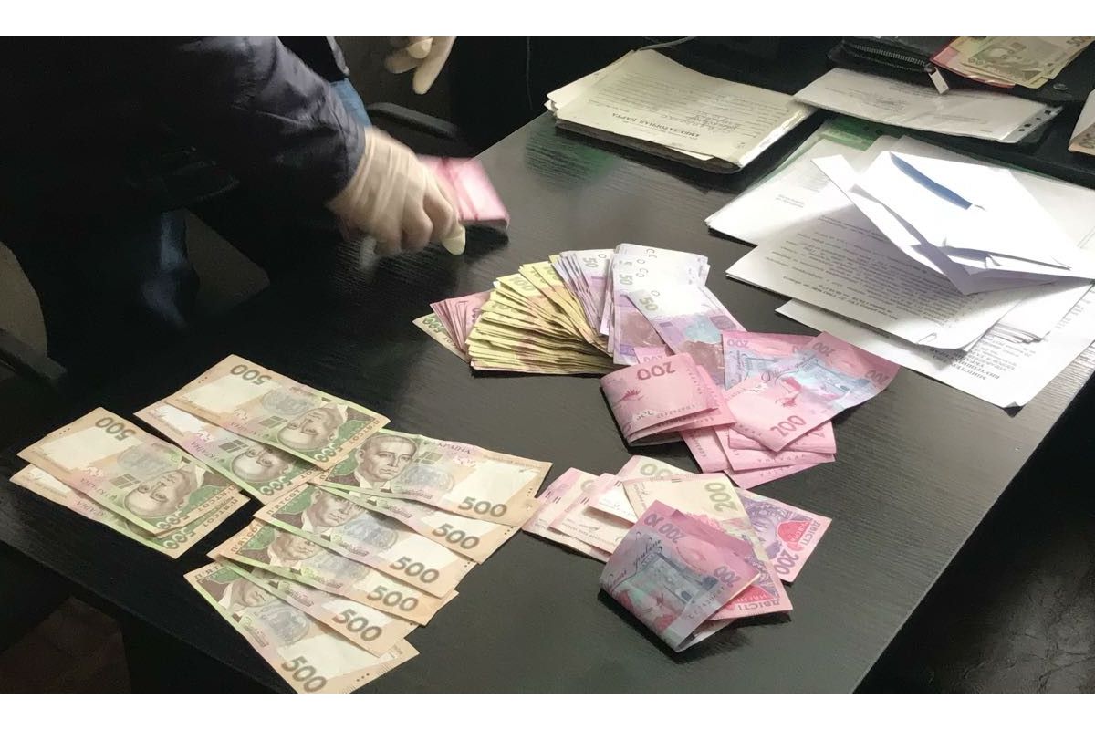 Затримали харківського викладача на хабарі Затримали харківського викладача на хабарі