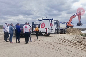 Накопали на сотні мільйонів: на Дніпропетровщині інспектори спільно з активістами «накрили» піщаних нелегалів Накопали на сотні мільйонів: на Дніпропетровщині інспектори спільно з активістами «накрили» піщаних нелегалів