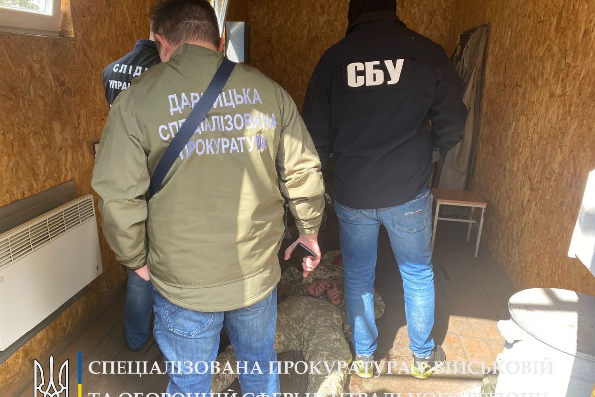 Дарницька спецпрокуратура: під час реалізації наркотичних речовин затримано військовослужбовця Дарницька спецпрокуратура: під час реалізації наркотичних речовин затримано військовослужбовця