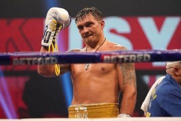 Усик вилетів до Лондона на бій з Джошуа Усик вилетів до Лондона на бій з Джошуа