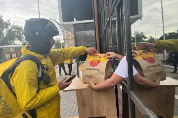 ​Перші замовлення із McDonald's вже поїхали до своїх щасливчиків