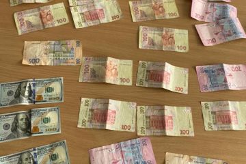 У Дніпрі затримали чоловіка, який намагався підкупити поліцейського У Дніпрі затримали чоловіка, який намагався підкупити поліцейського