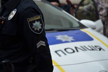 У Кам`янському затримано грабіжників, які ледь не вбили поліцейського, що став свідком їхнього злочину У Кам`янському затримано грабіжників, які ледь не вбили поліцейського, що став свідком їхнього злочину