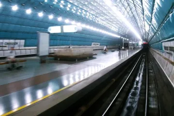 ​У Дніпрі блогери зняли кліп про роботу метро