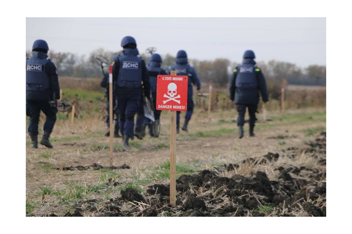 В Ізюмському районі на міні підірвався автомобіль зі співробітниками ДСНС