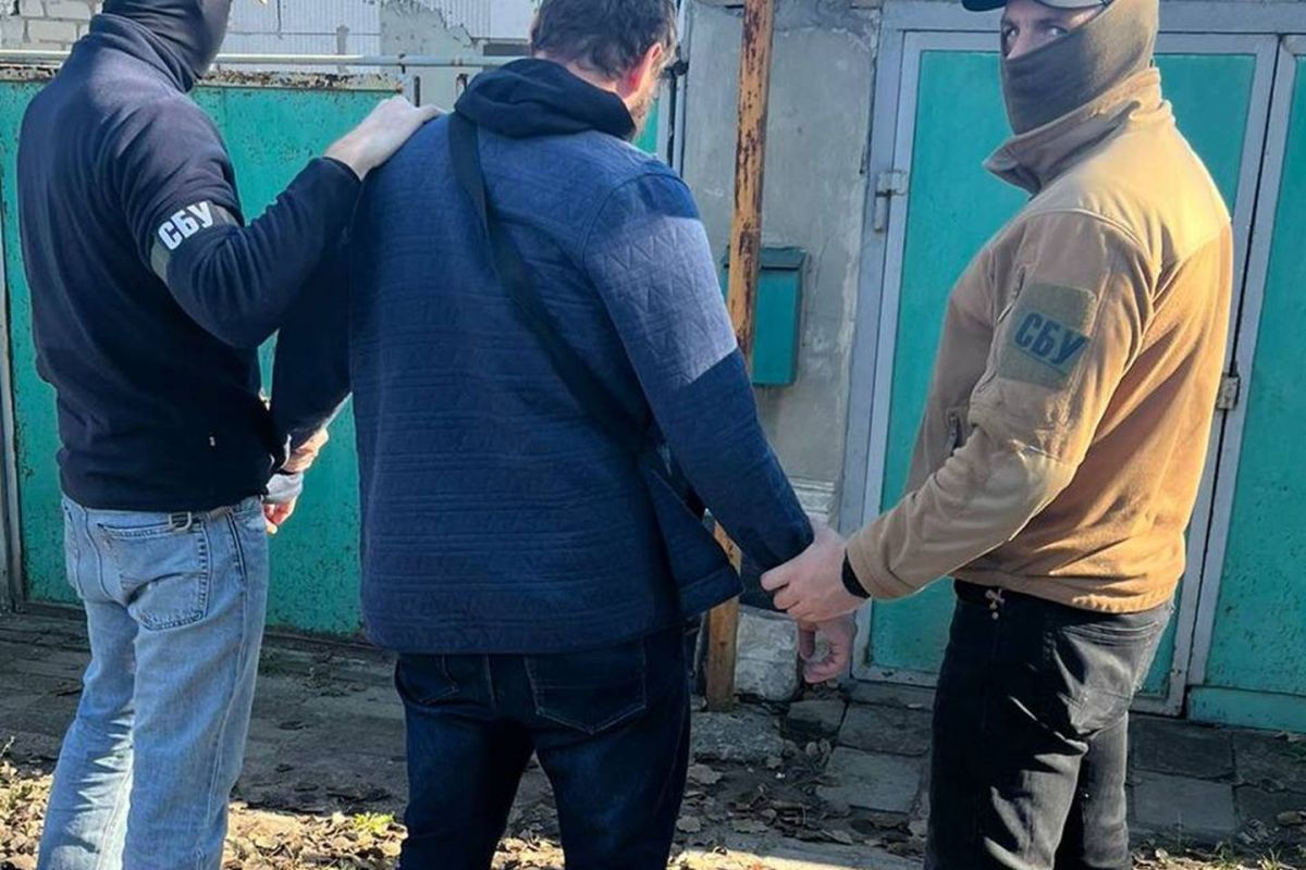Надсилали через месенджери дані про українських захисників – заарештовано двох мешканців Донеччини Надсилали через месенджери дані про українських захисників – заарештовано двох мешканців Донеччини