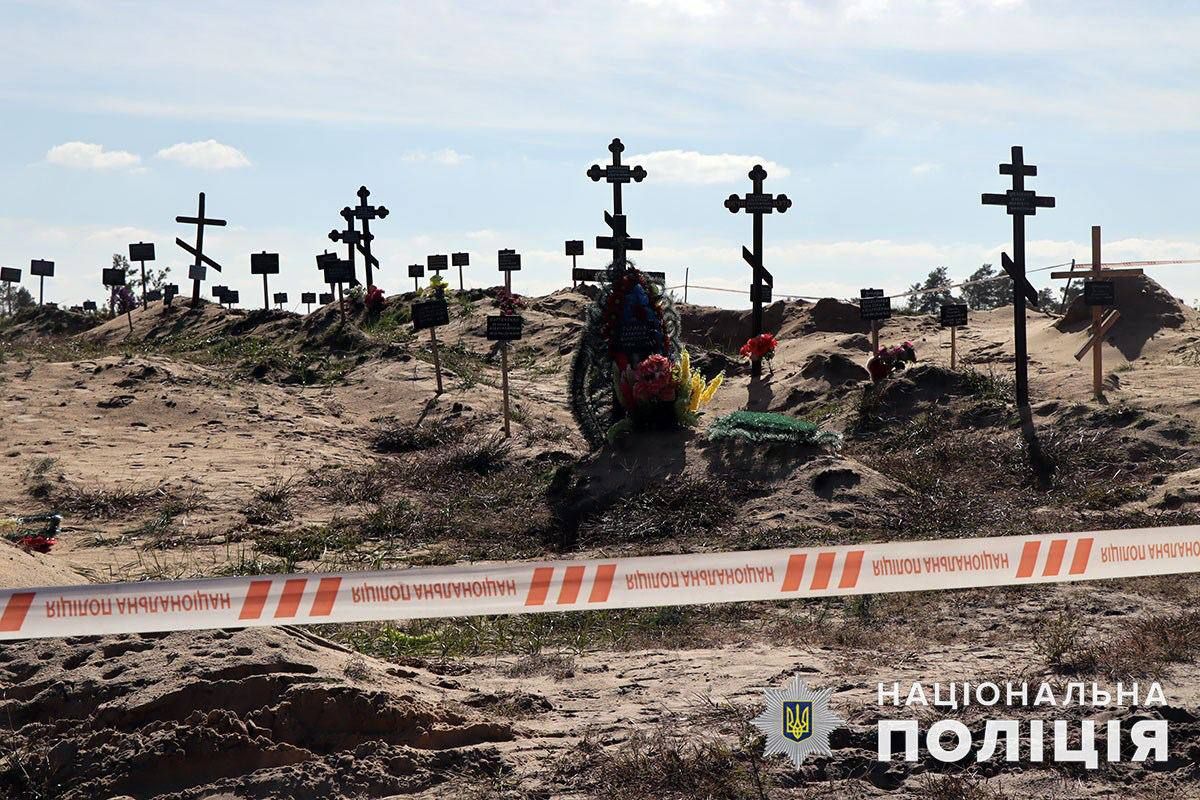 У Лимані завершили ексгумацію тіл: виявили тіла 111 цивільних та 35 військових У Лимані завершили ексгумацію тіл: виявили тіла 111 цивільних та 35 військових