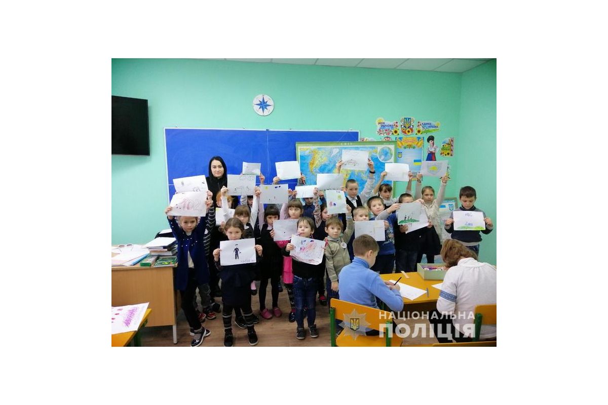 Поліцейські провели для попаснянських школярів конкурс малюнків Поліцейські провели для попаснянських школярів конкурс малюнків
