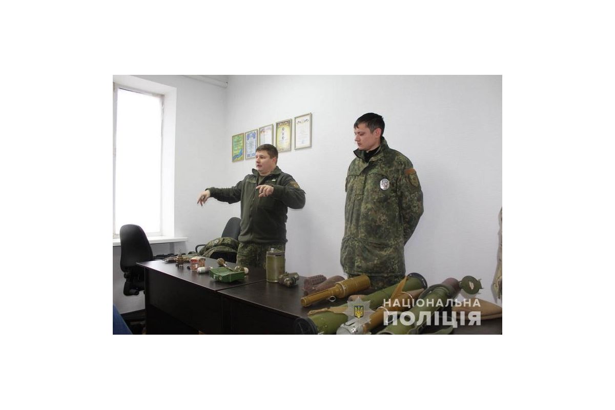 На Луганщині поліцейські провели заняття для працівників Державної екологічної інспекції На Луганщині поліцейські провели заняття для працівників Державної екологічної інспекції