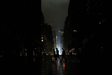 Блекаут у деяких районах на Київщині може тривати до 23 грудня, але світло в будинки почнуть давати вже сьогодні Блекаут у деяких районах на Київщині може тривати до 23 грудня, але світло в будинки почнуть давати вже сьогодні