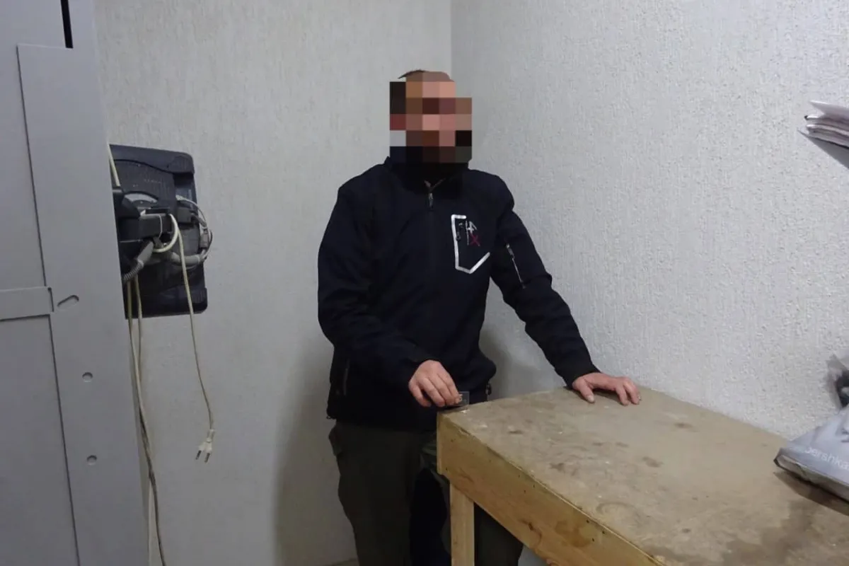 Інспектор Київського СІЗО, який намагався пронести до установи наркотичні речовини, постав перед судом
