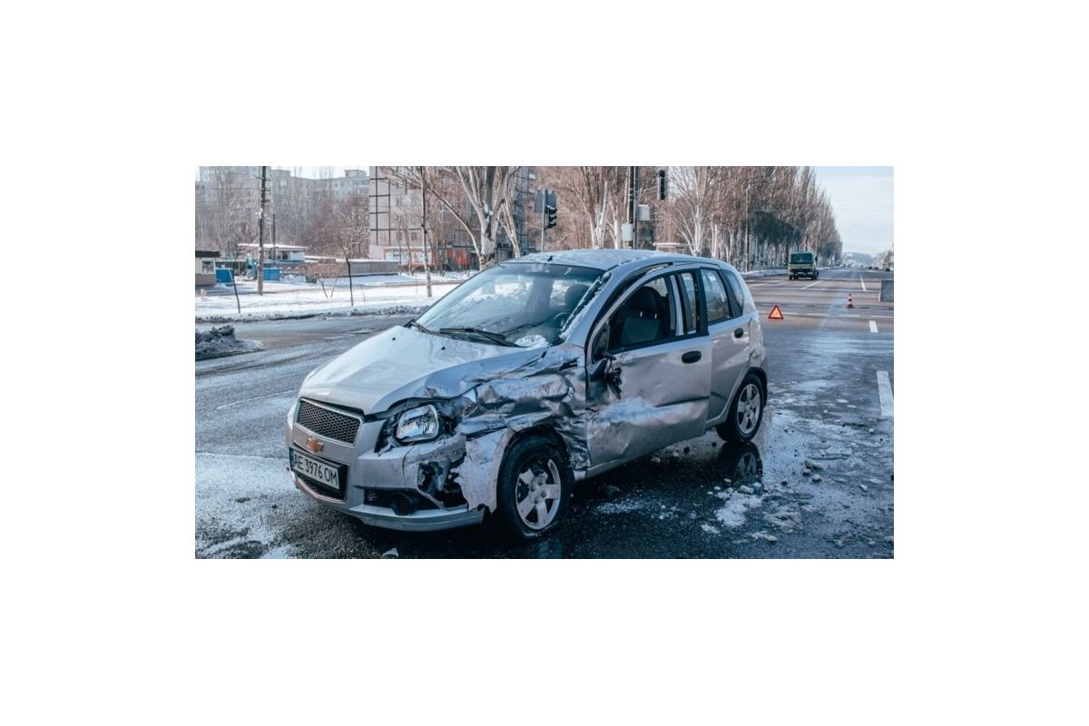 Аварія на Набережній: два легкових автомобілі зіштовхнулись посеред дороги! Аварія на Набережній: два легкових автомобілі зіштовхнулись посеред дороги!