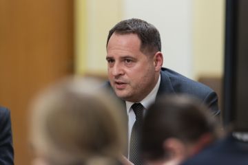 Андрей Ермак: Власть делает все необходимое, чтобы Украинское государство и Вооруженные Силы были готовы к любому развитию событий Андрей Ермак: Власть делает все необходимое, чтобы Украинское государство и Вооруженные Силы были готовы к любому развитию событий