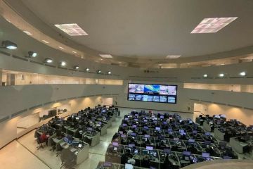 Поруч з могутнім сусідом Поруч з могутнім сусідом