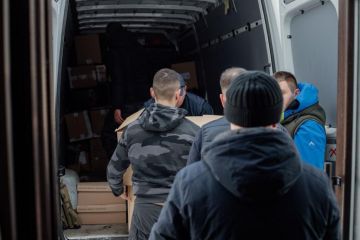 IT компанія “BillTech” на чолі з Євгеном і Артемом Кужель і Володимиром Грибановим надала волонтерську допомогу ЗСУ і ТрО на 300 000 дол. (фотозвіт) IT компанія “BillTech” на чолі з Євгеном і Артемом Кужель і Володимиром Грибановим надала волонтерську допомогу ЗСУ і ТрО на 300 000 дол. (фотозвіт)