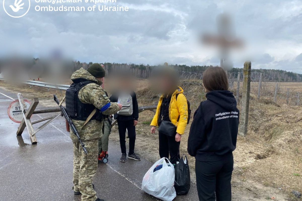 В Україну повернулись 15 дітей зі своїми мамами та законними представниками В Україну повернулись 15 дітей зі своїми мамами та законними представниками